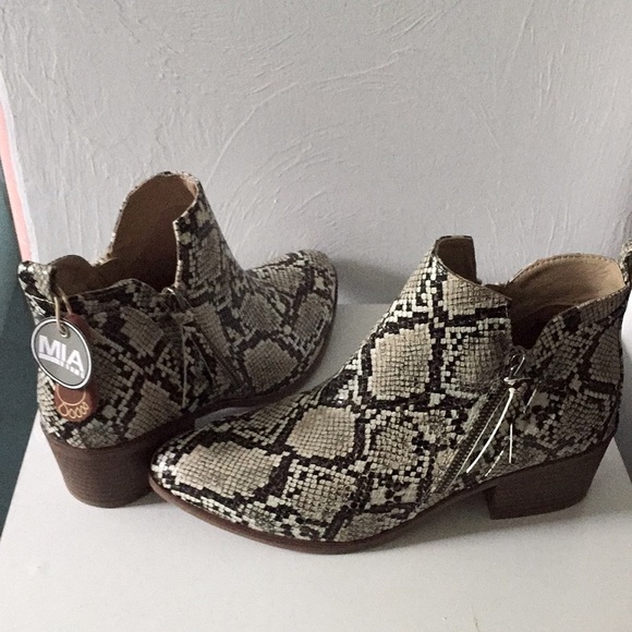 MIA Leather Snake Pattern Bootie Size 10 New - Picture 1 of 6